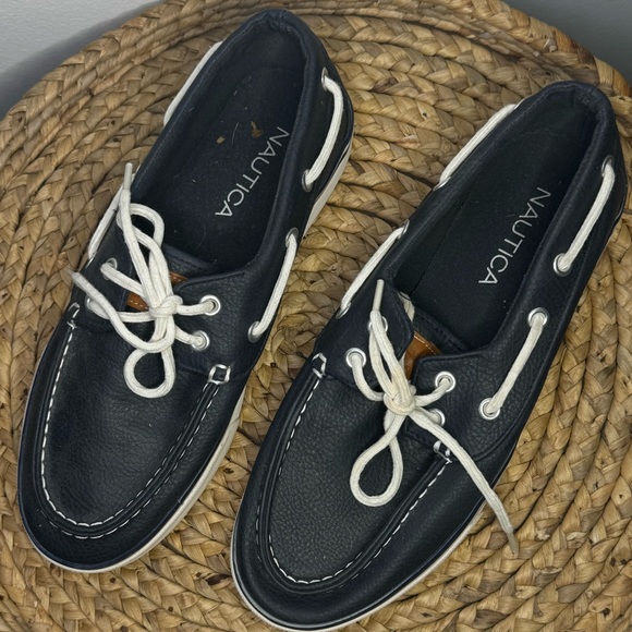 Nautica Men's Navy Boat Shoes with White Laces | size 7.5 - Picture 1 of 3
